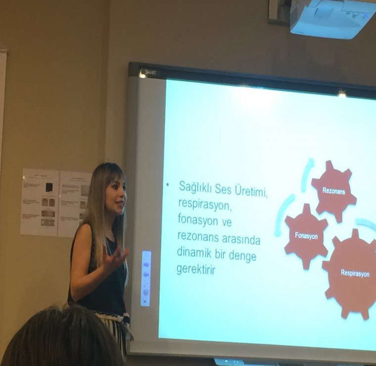 Dr. Dkt. Ayşegül Zencir Şen sunum sırasında